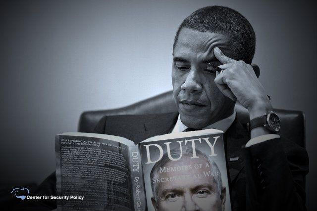 سابق امریکی صدر باراک اوباما کتاب کا مطالعہ کرتے ہوئے