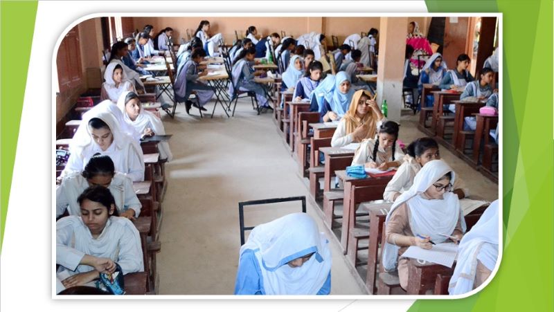 طالبات کمرہ امتحان میں پیپر دے رہی ہیں