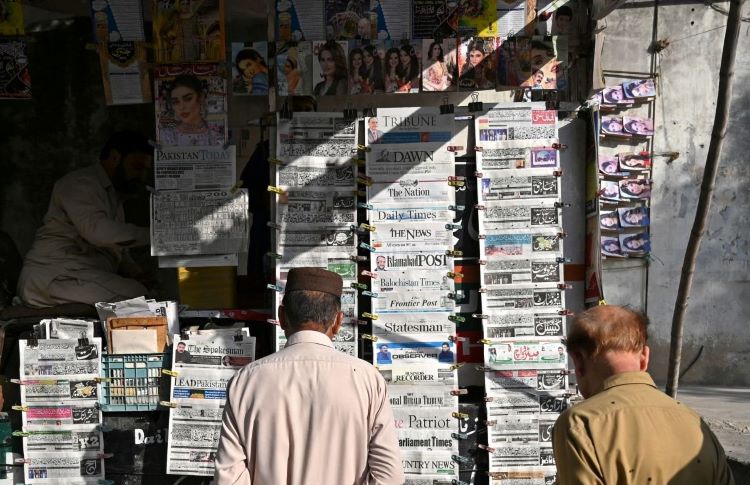 پاکستانی اخبارات کا اسٹال